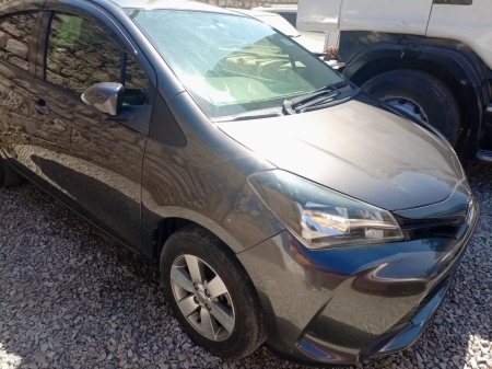 2015 Toyota Vitz 